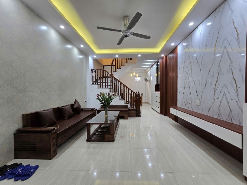 Bán nhà Ngô Gia Tự,Long Biên 4 tầng,50m,mt4m gần oto nhỉnh 6 tỷ - Ảnh chính
